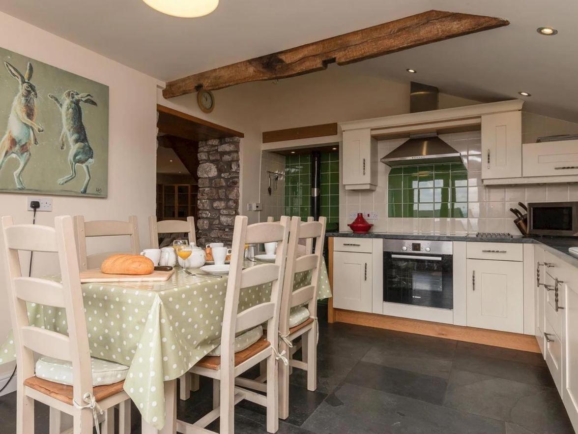Вилла Rhiwddu Barns Llangadog Номер фото