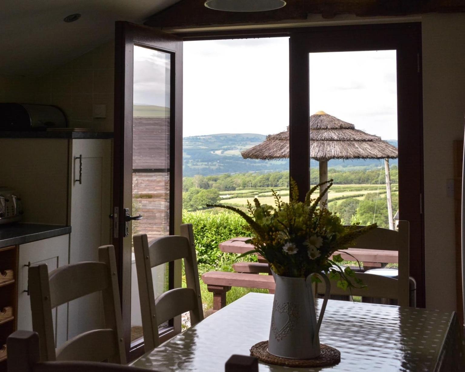 Вилла Rhiwddu Barns Llangadog Номер фото